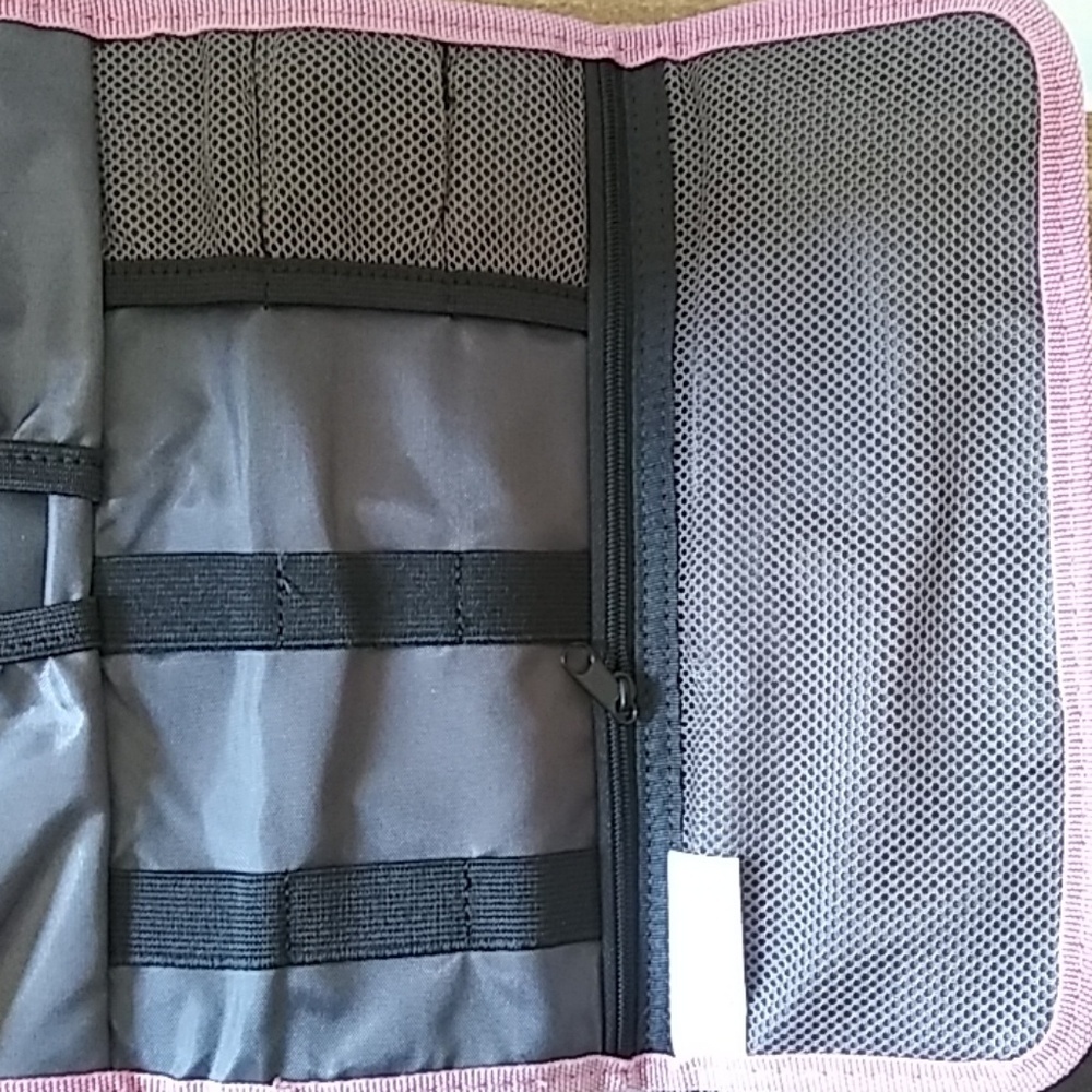ONN Trifold Gadget Organizer - Picture 6 of 6